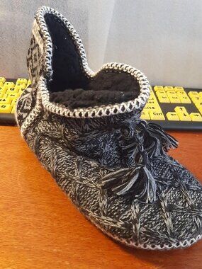 NEW ! MukLuks Knit Black Gray White Fall Winter Bootie Slipper SzUS10-11/EU42-43